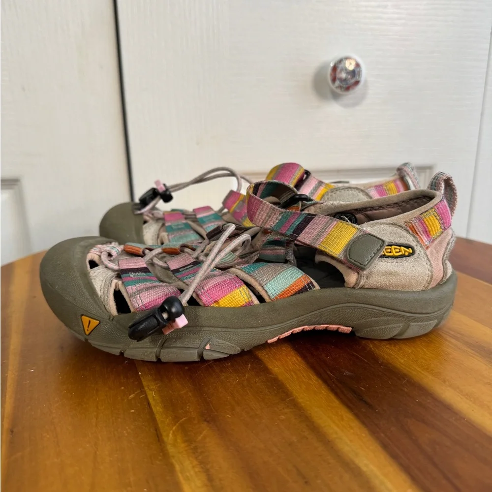 Keen‎ Newport H2 multicolored striped hiking sandals size 2